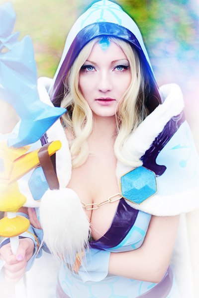 Косплей по Dota 2 - Crystal Maiden