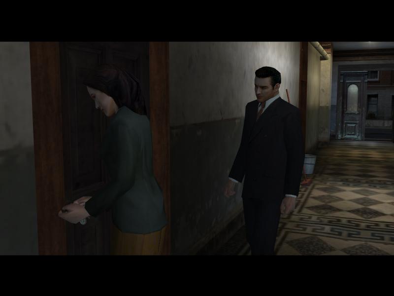 Mafia Сара открывает дверь в свою квартиру